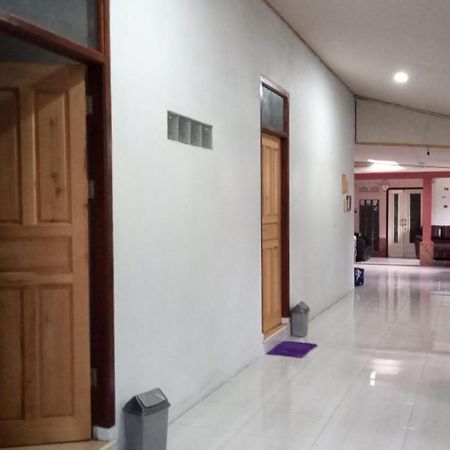 Belitung Backpacker Apartment Танджунгпандан Екстериор снимка