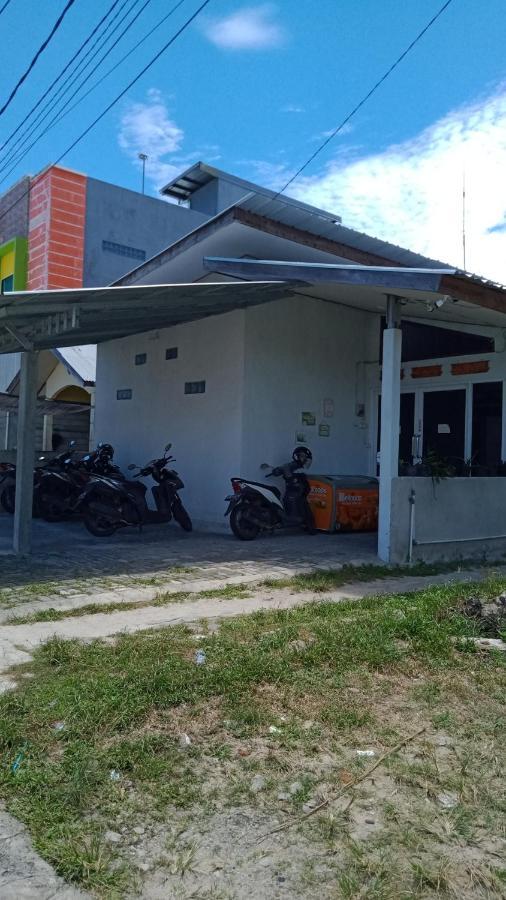 Belitung Backpacker Apartment Танджунгпандан Екстериор снимка