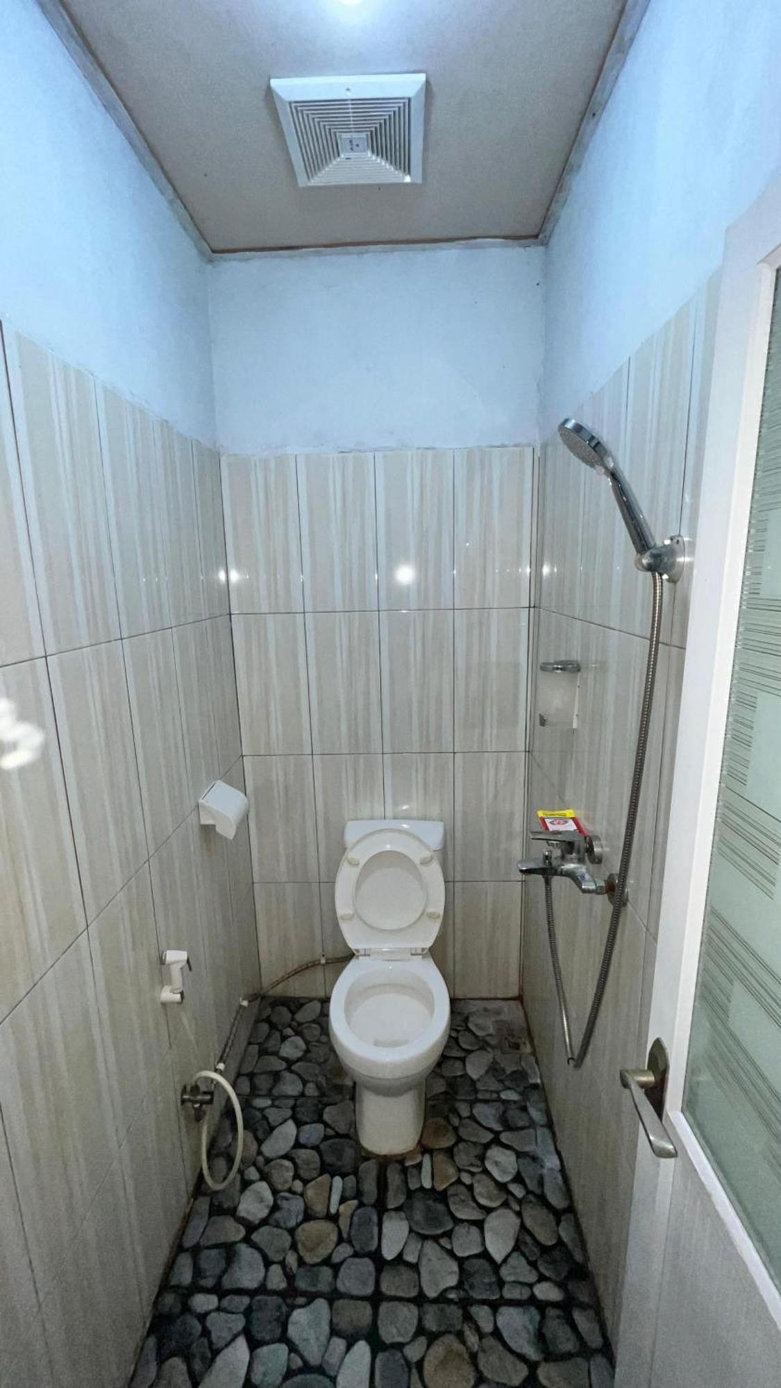 Belitung Backpacker Apartment Танджунгпандан Екстериор снимка
