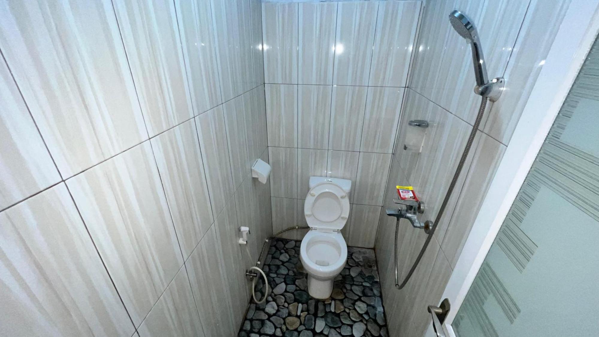 Belitung Backpacker Apartment Танджунгпандан Екстериор снимка