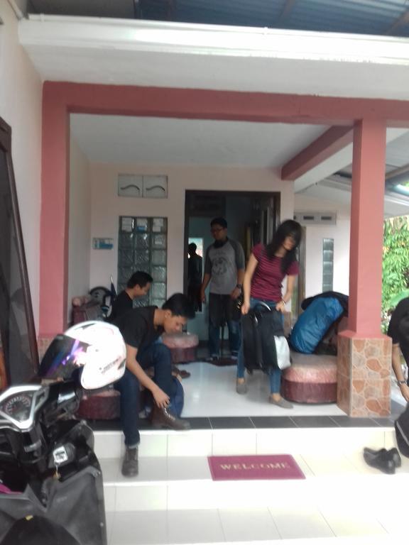 Belitung Backpacker Apartment Танджунгпандан Екстериор снимка