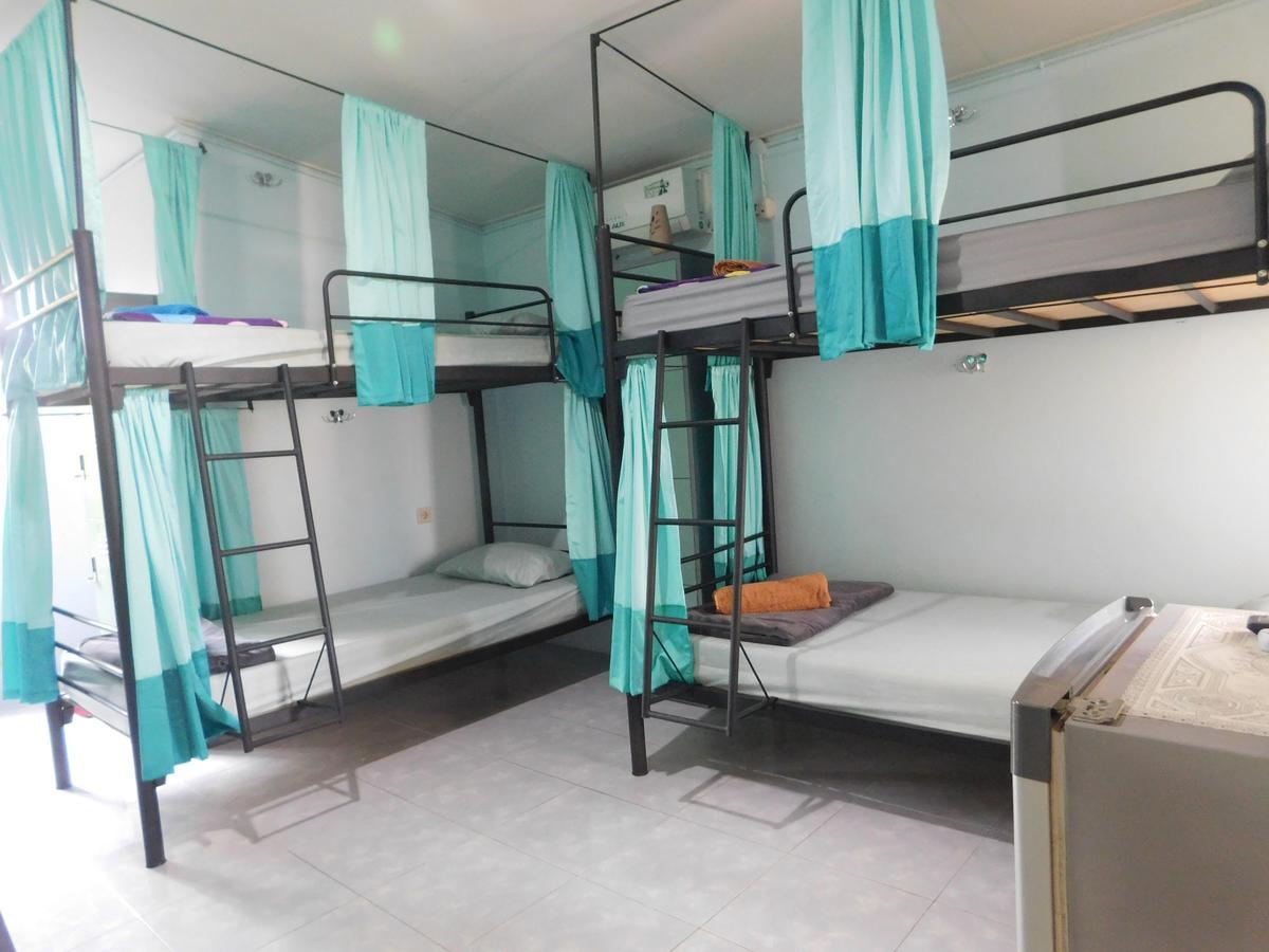 Belitung Backpacker Apartment Танджунгпандан Екстериор снимка