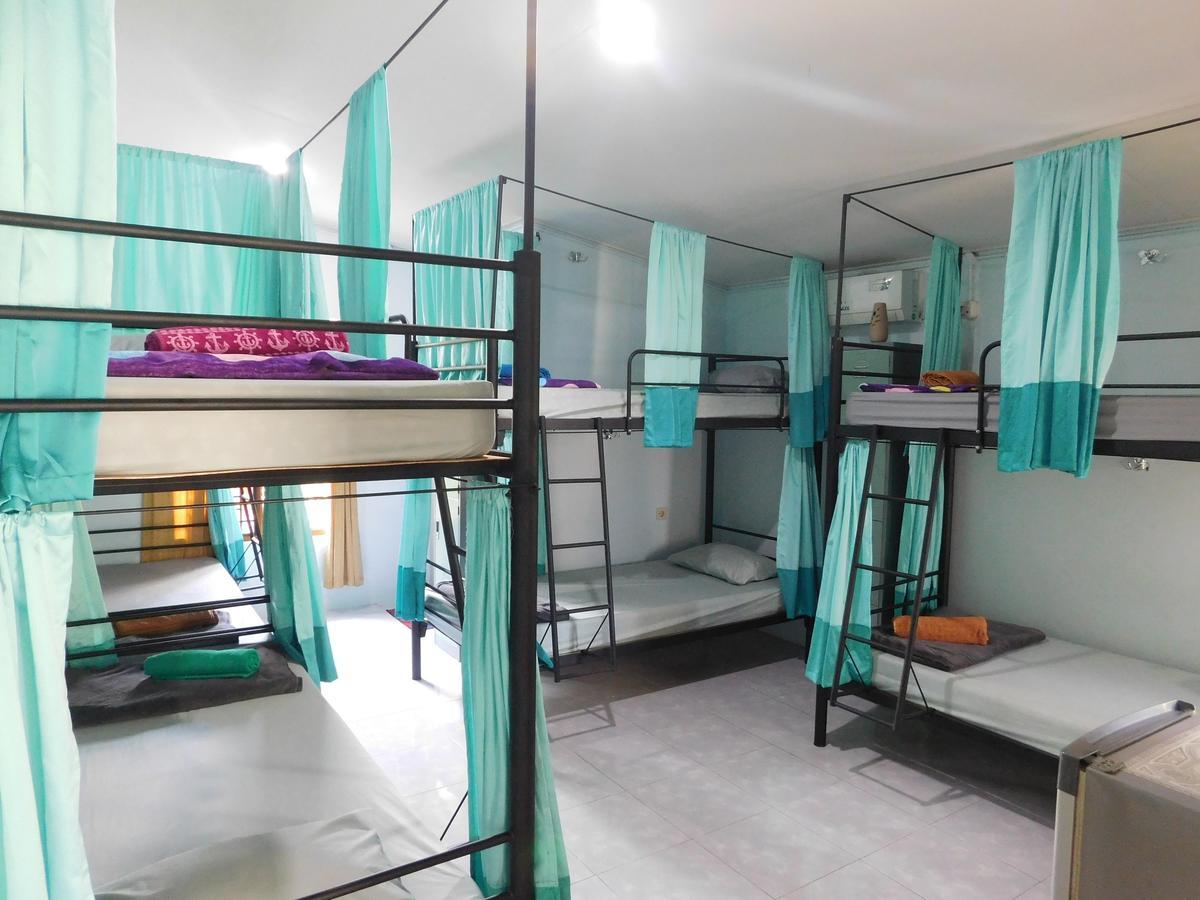 Belitung Backpacker Apartment Танджунгпандан Екстериор снимка