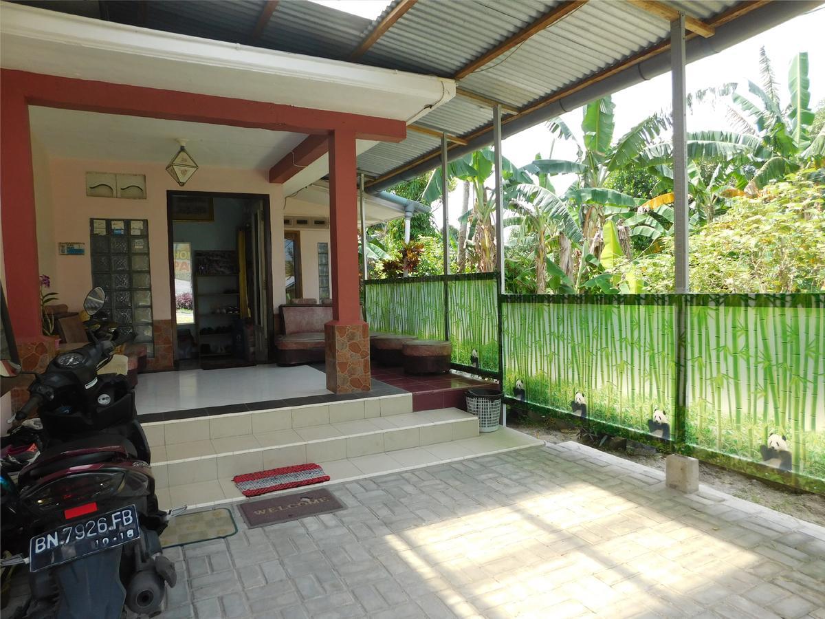 Belitung Backpacker Apartment Танджунгпандан Екстериор снимка