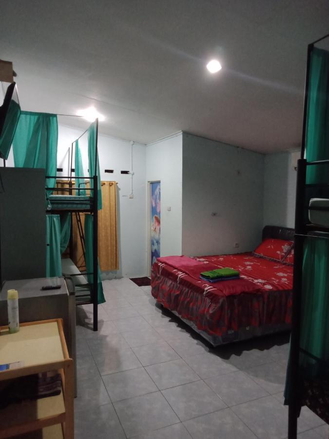 Belitung Backpacker Apartment Танджунгпандан Екстериор снимка